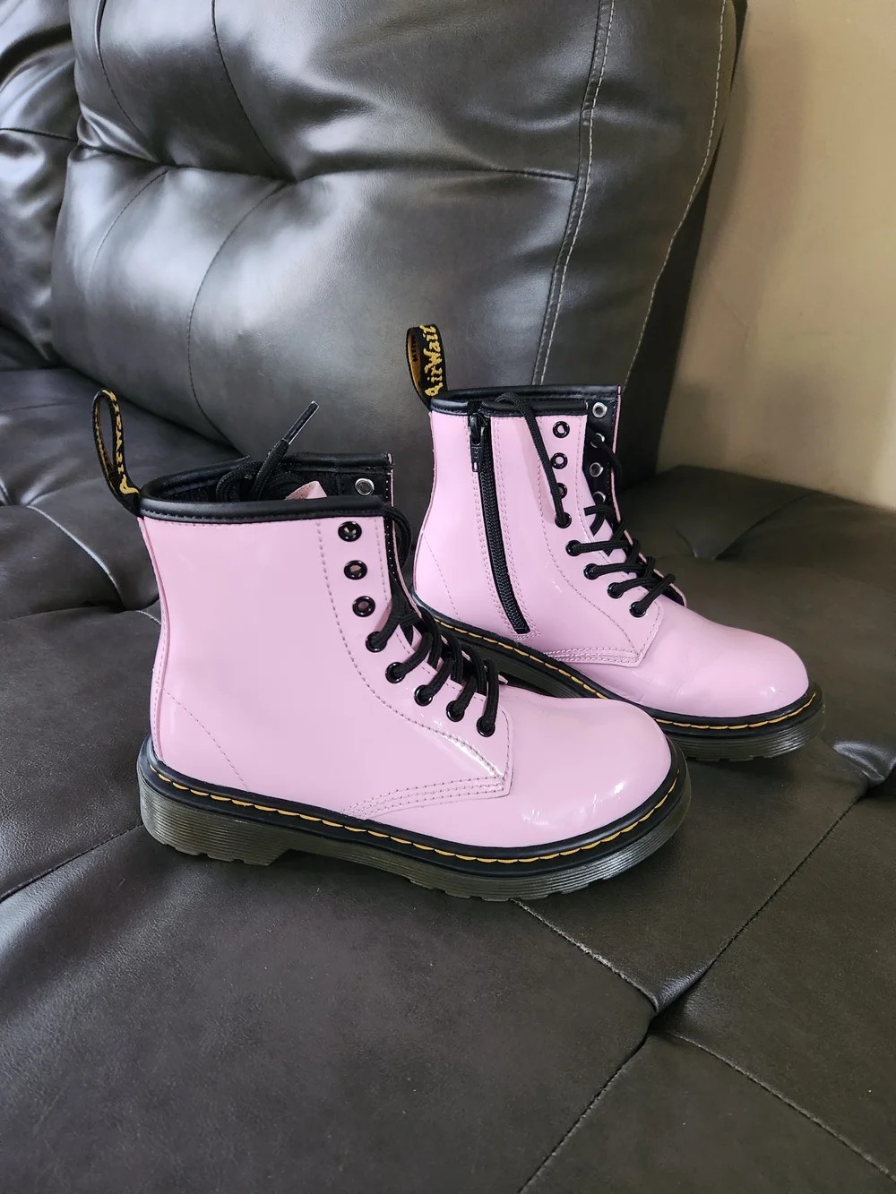Dr. Martens glossy pink