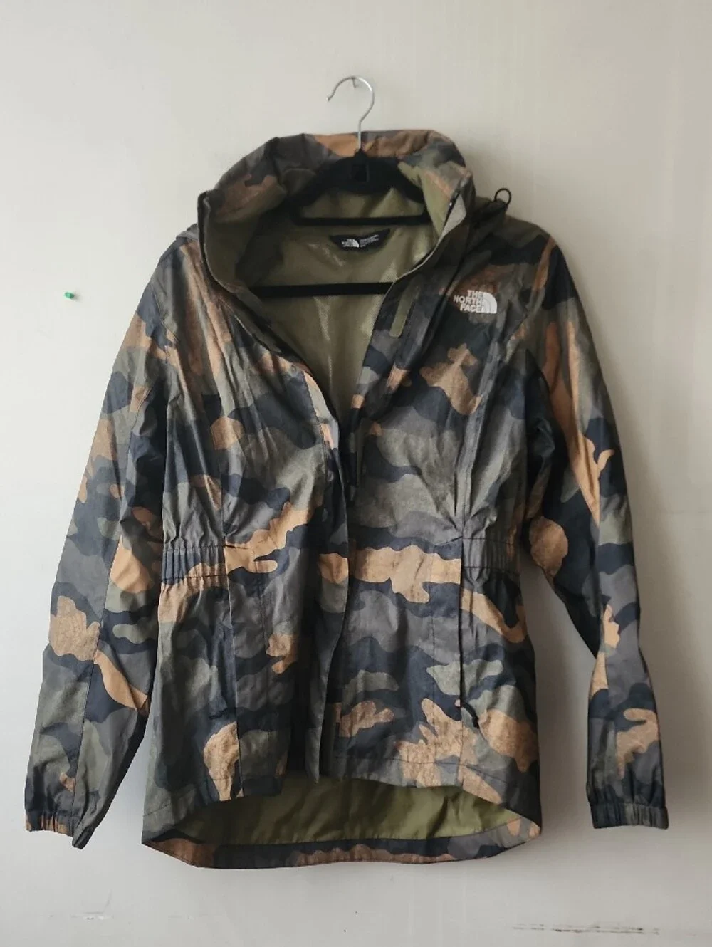 The North Face Women’s Camo Hooded Jacket - Olive/Black/Tan