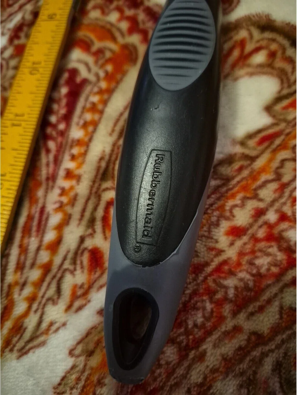 Rubbermaid black gray