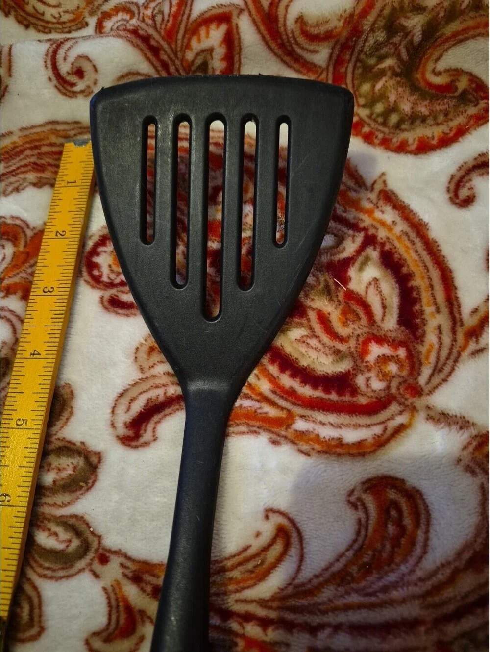Rubbermaid black gray