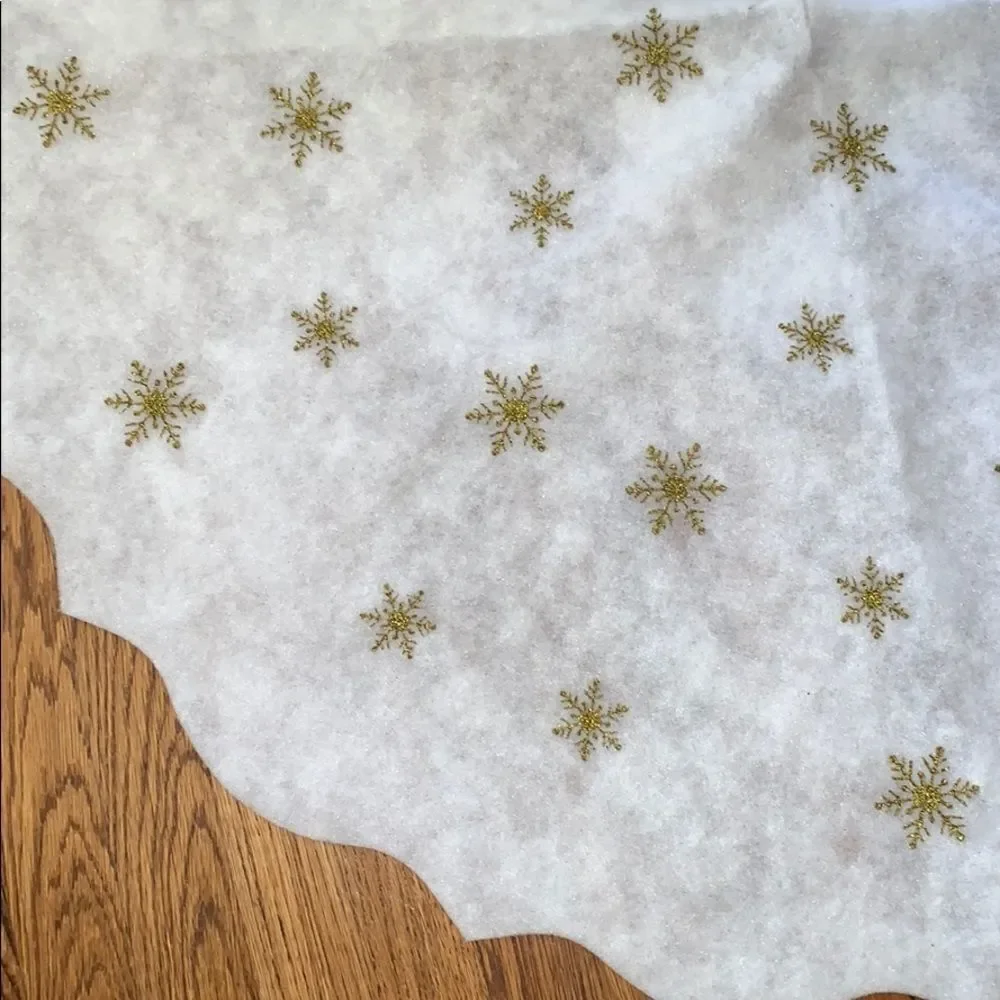 ‎Vtg white Christmas tree skirt /gold snowflakes