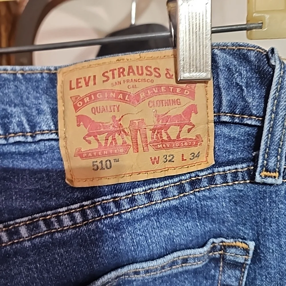 Levis 510 Men  32x 34 Skinny Jeans.
