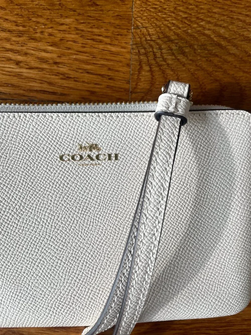 NEW WITH TAGS Coach Corner Zip Wristlet in White