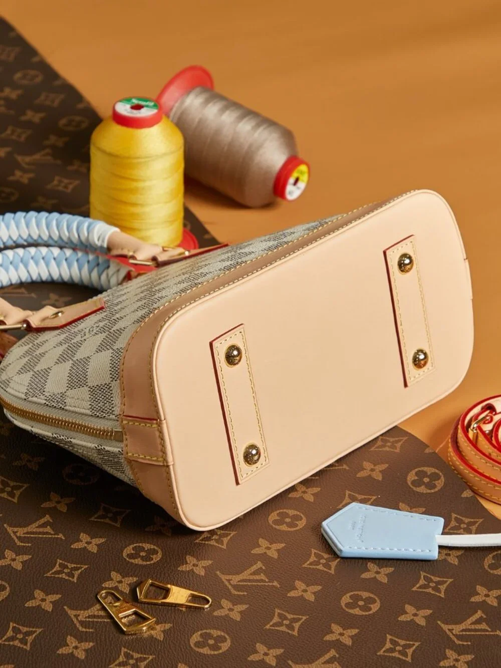 Louis Vuitton. dimensions 23