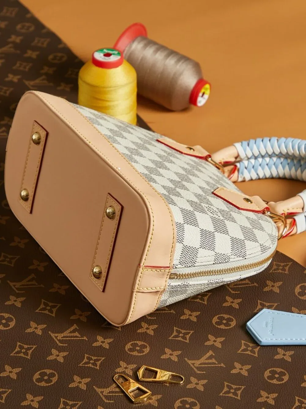 Louis Vuitton. dimensions 23