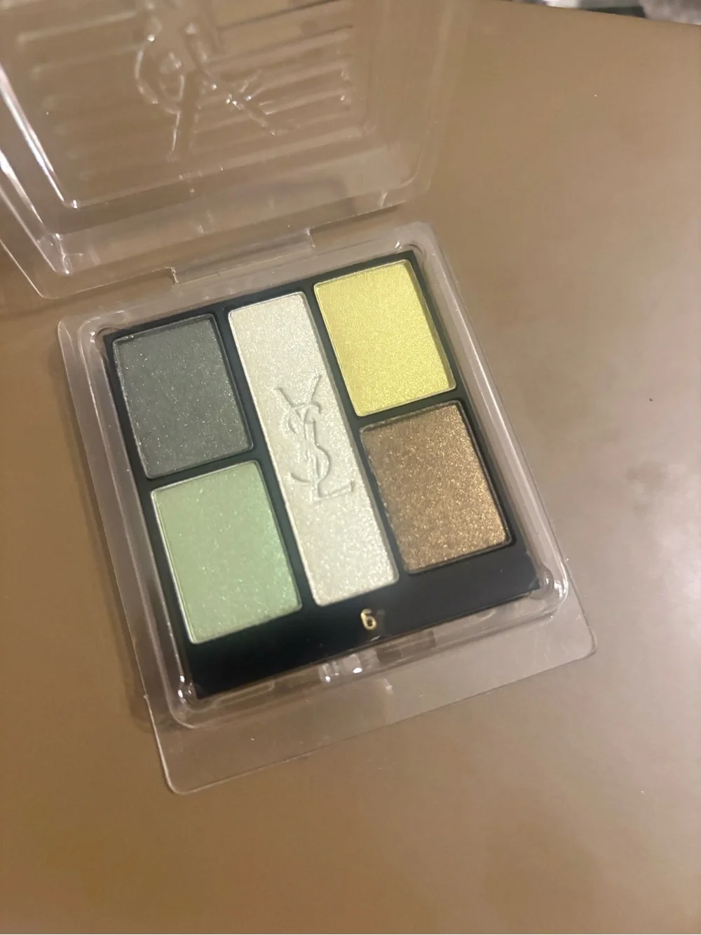 OMBRES 5 LUMIÈRES 5 COLOUR HARMONY EYESHADOW Net Wt. 0.29 oz. 8,5 g