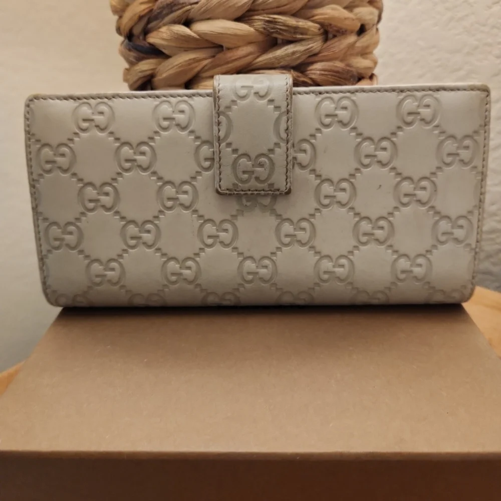 Gucci authentic wallet