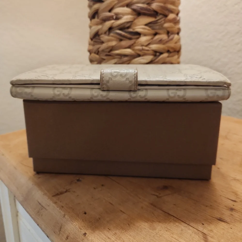 Gucci authentic wallet