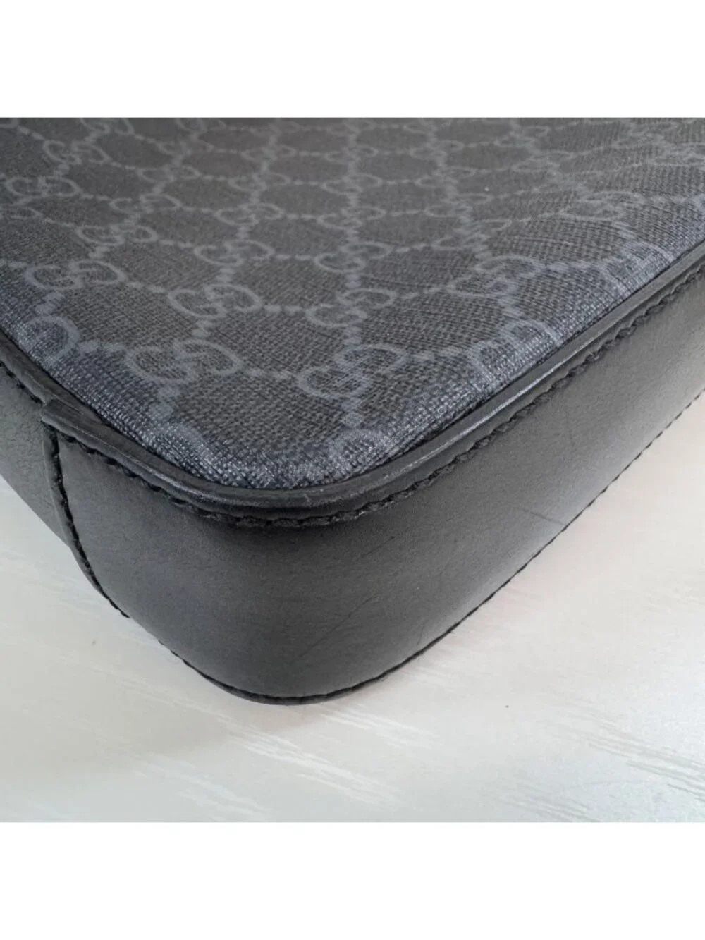 Gucci GG Supreme Pouch Clutch Black