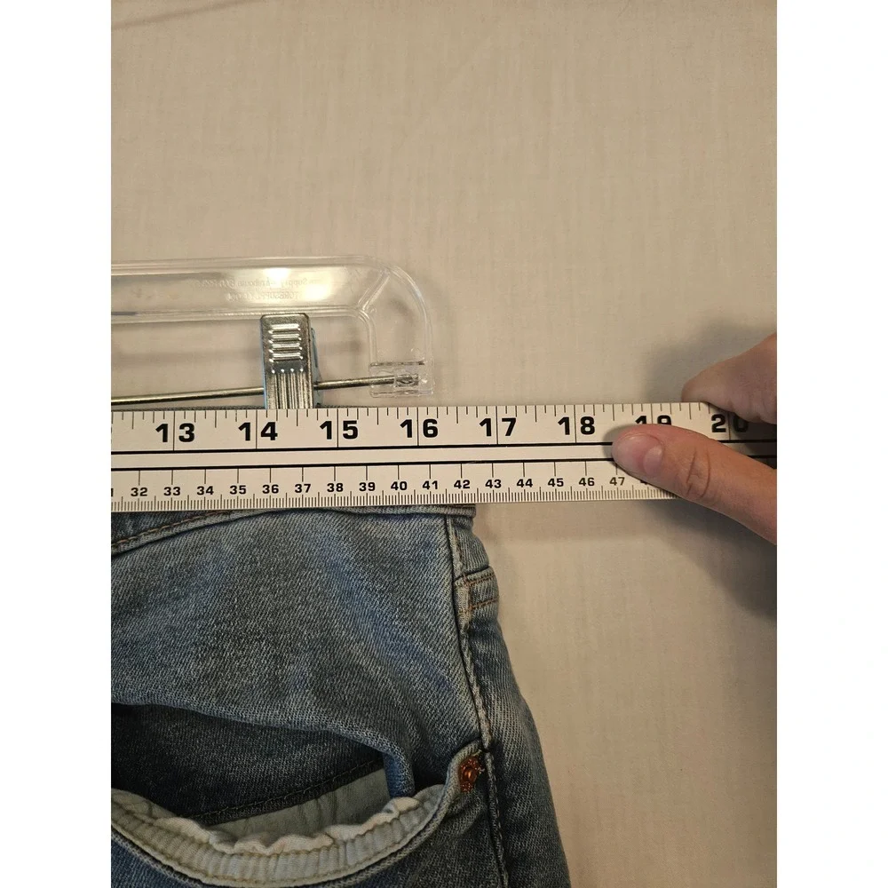 Levis up taper