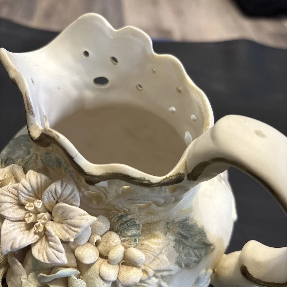 Capodimonte present owned style