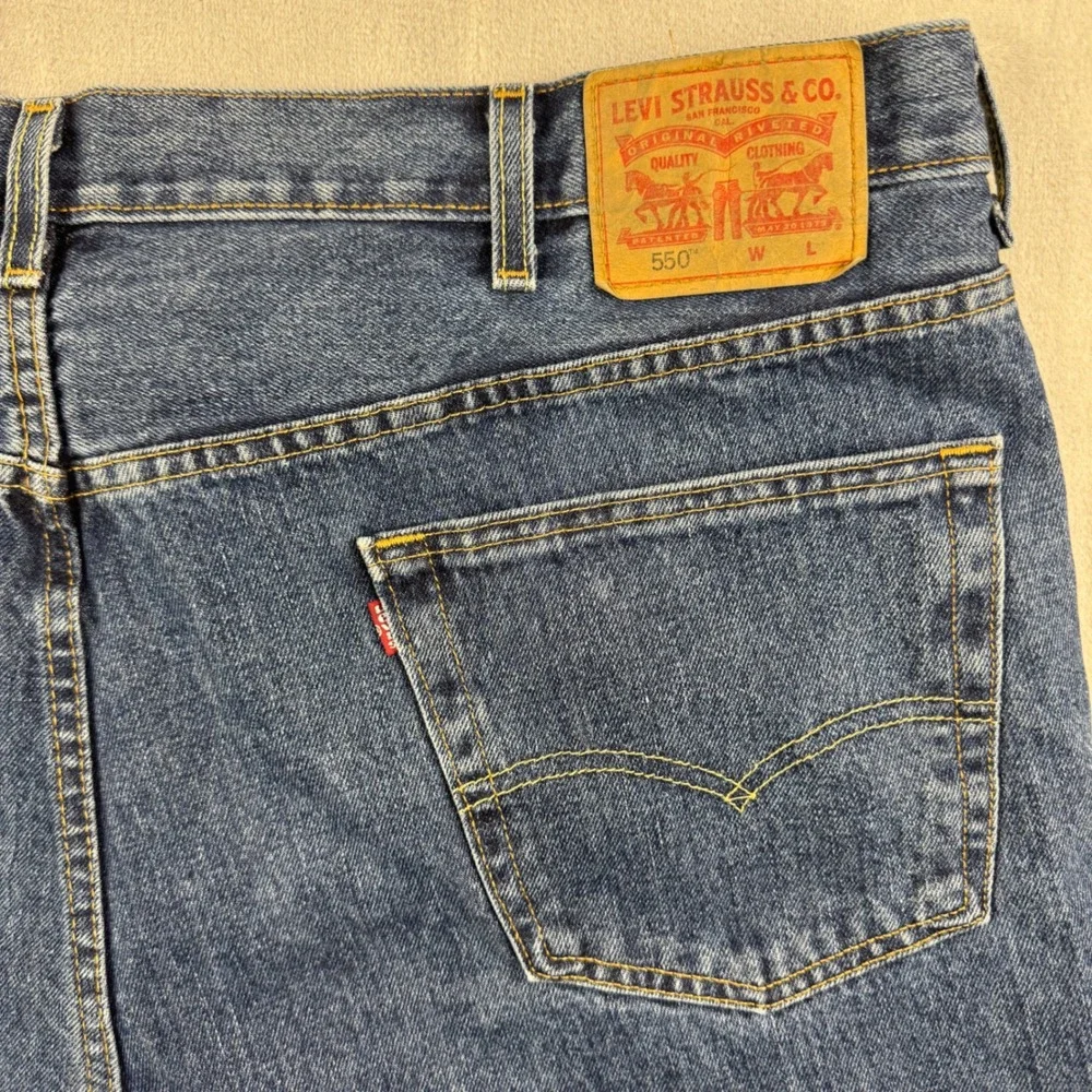 Vintage Y2K Levis 550 Relaxed Fit Blue Jeans Mens Medium Wash Denim Size‎ 44x32