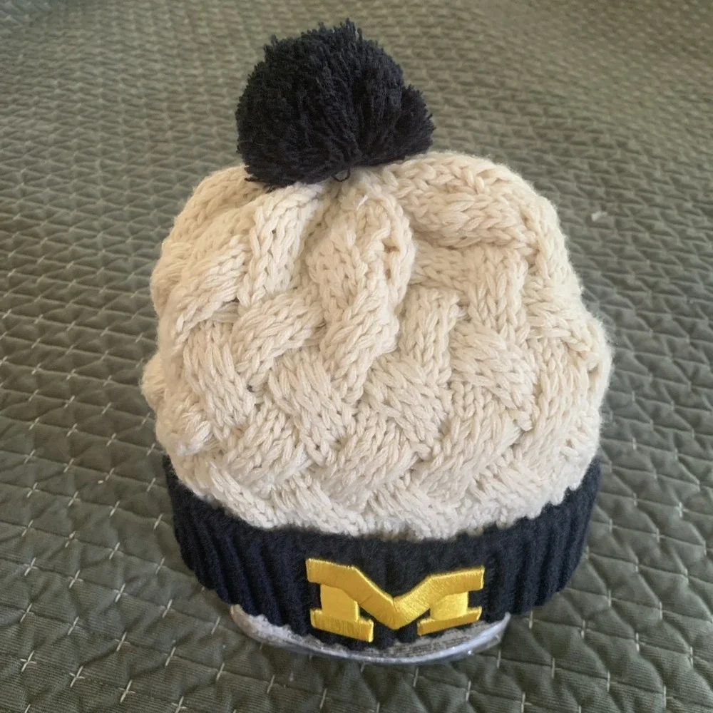 Michigan Wolverines Womens Hat Cable Knit Cap pom Stitched. Navy blue & Beige‎
