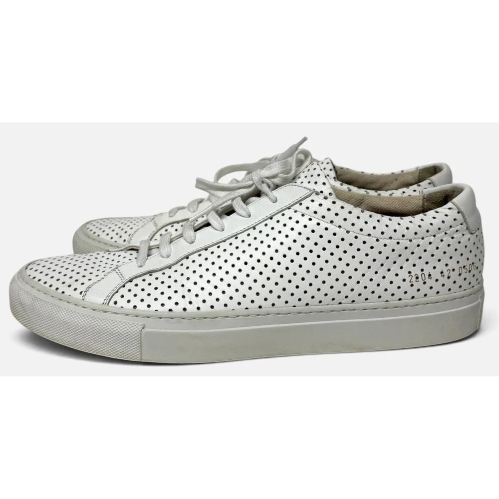 Common Projects upon minor pet