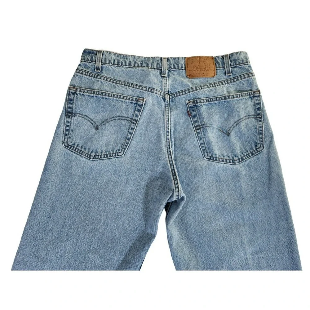 Levis fade previously