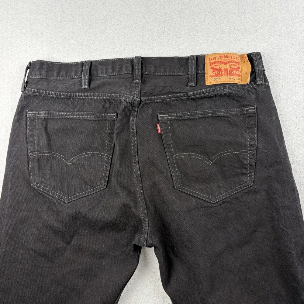 Levis 40x33 inches item