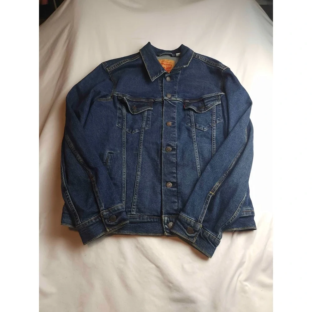 Levi's button pre