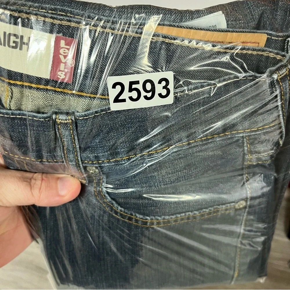 Levi's please pre if