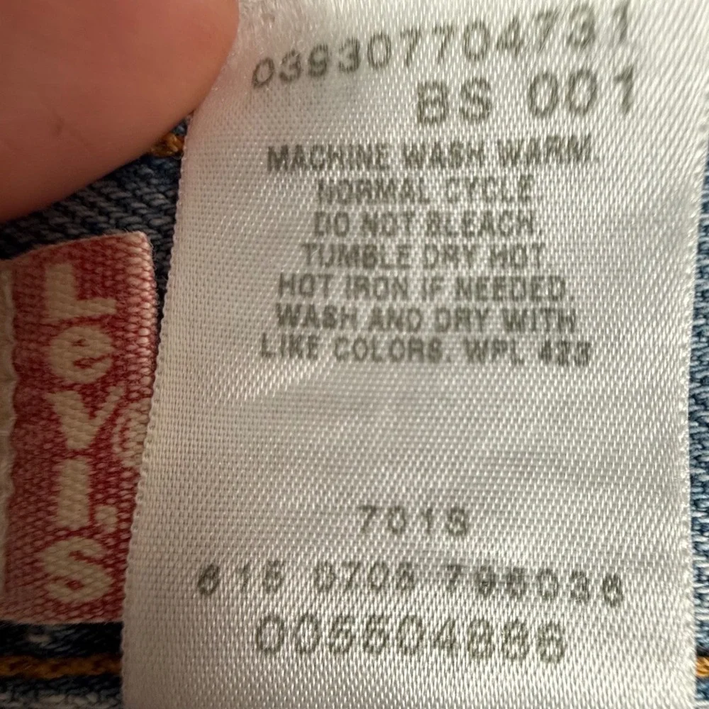 Levis there small