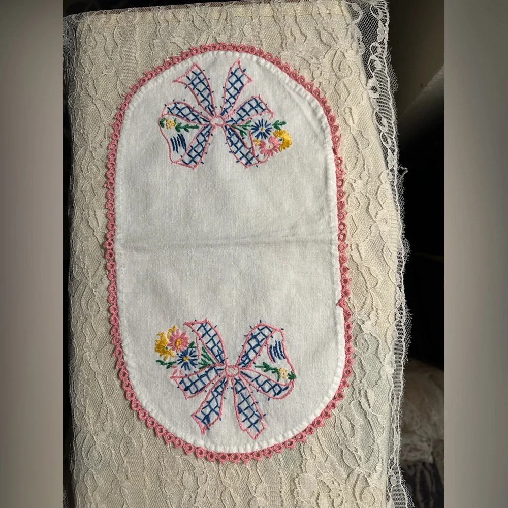 N/A vintage doilies