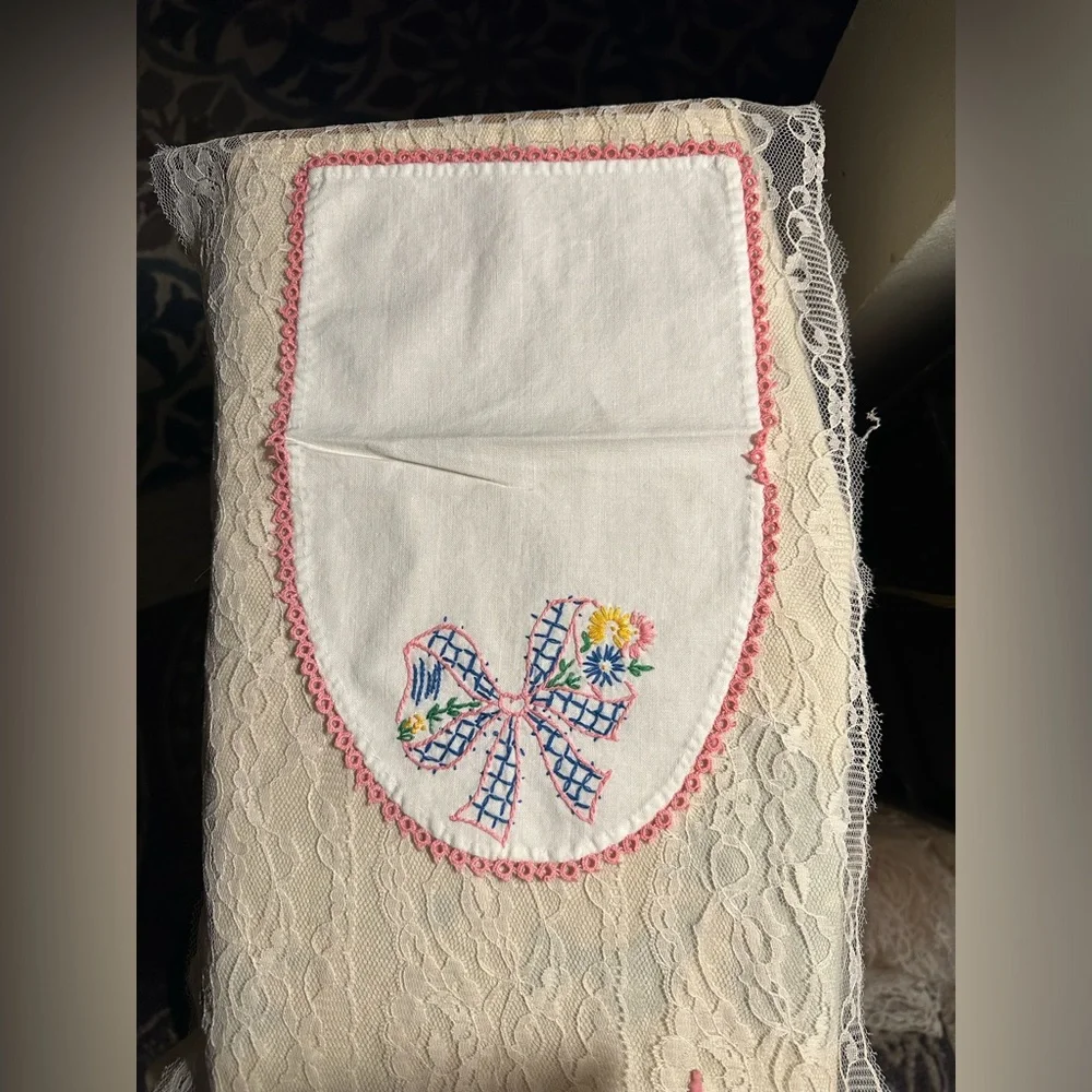 N/A vintage doilies