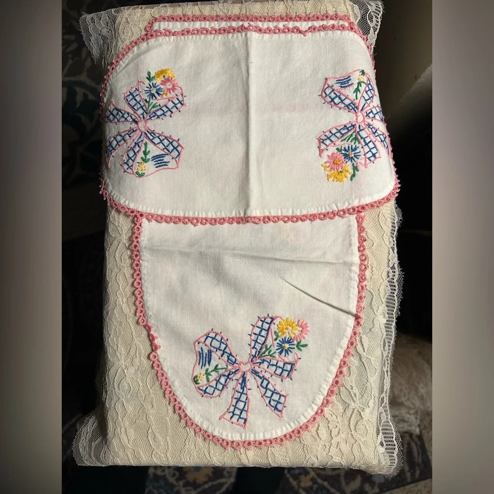 N/A vintage doilies