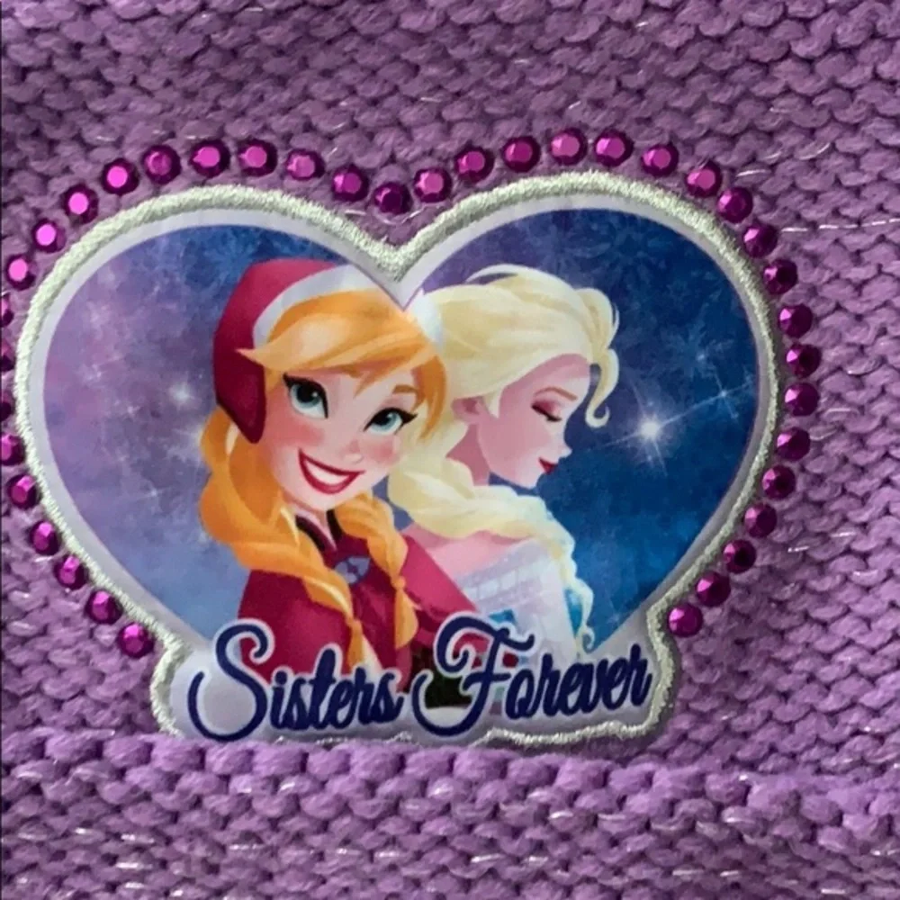 Disney “frozen” sisters