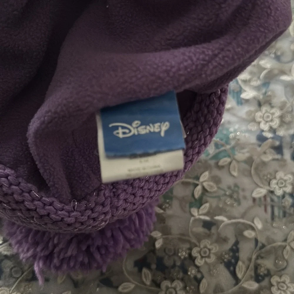 Disney “frozen” sisters