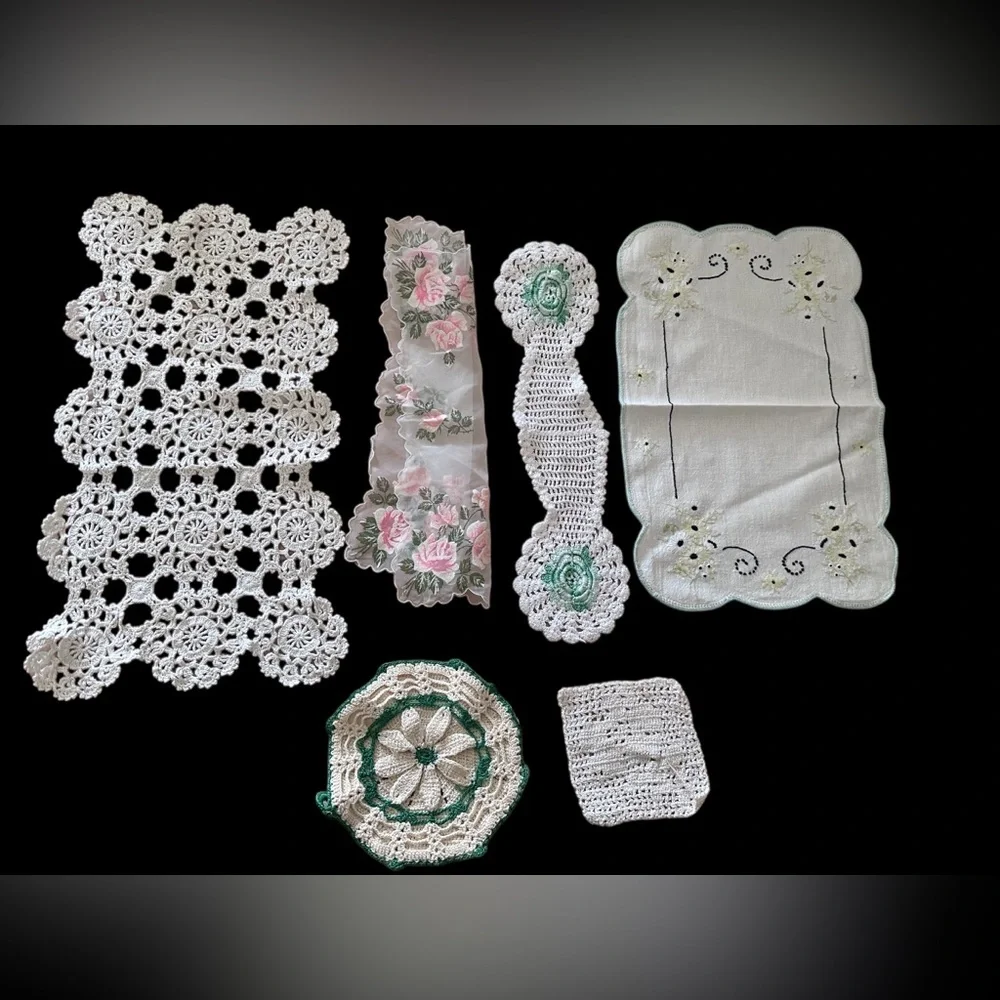 Mismatched Doilies etc Vintage lot of 6