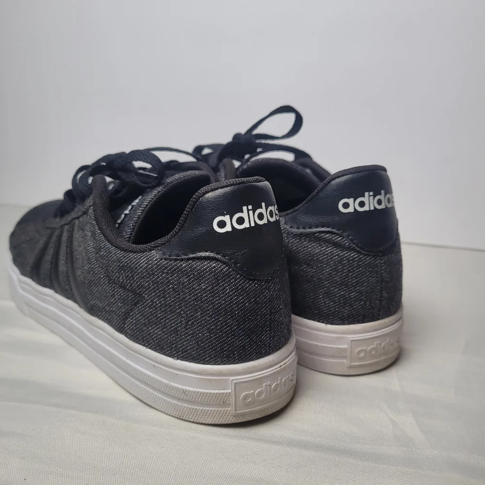 adidas daily db0284