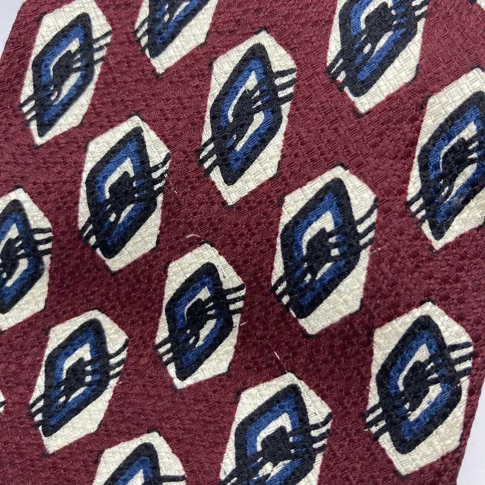 VINTAGE‎ Claiborne Tie Necktie Neckwear Adult Burgundy Abstract Silk USA