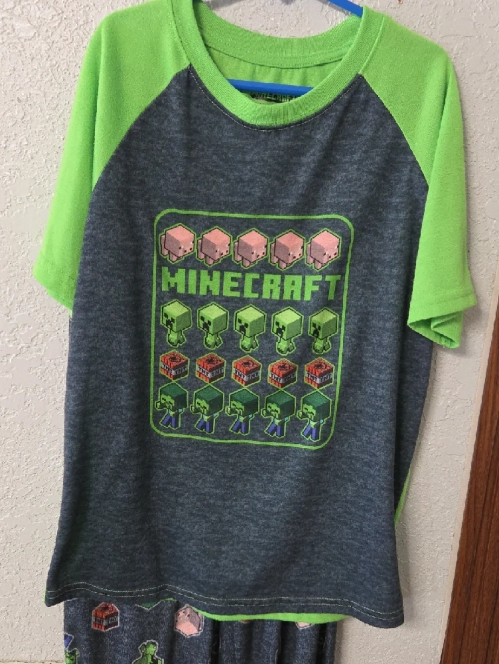 Minecraft Kids Gray and Green Short-Sleeve Pajama Set Size 10 To 12 Years Old.