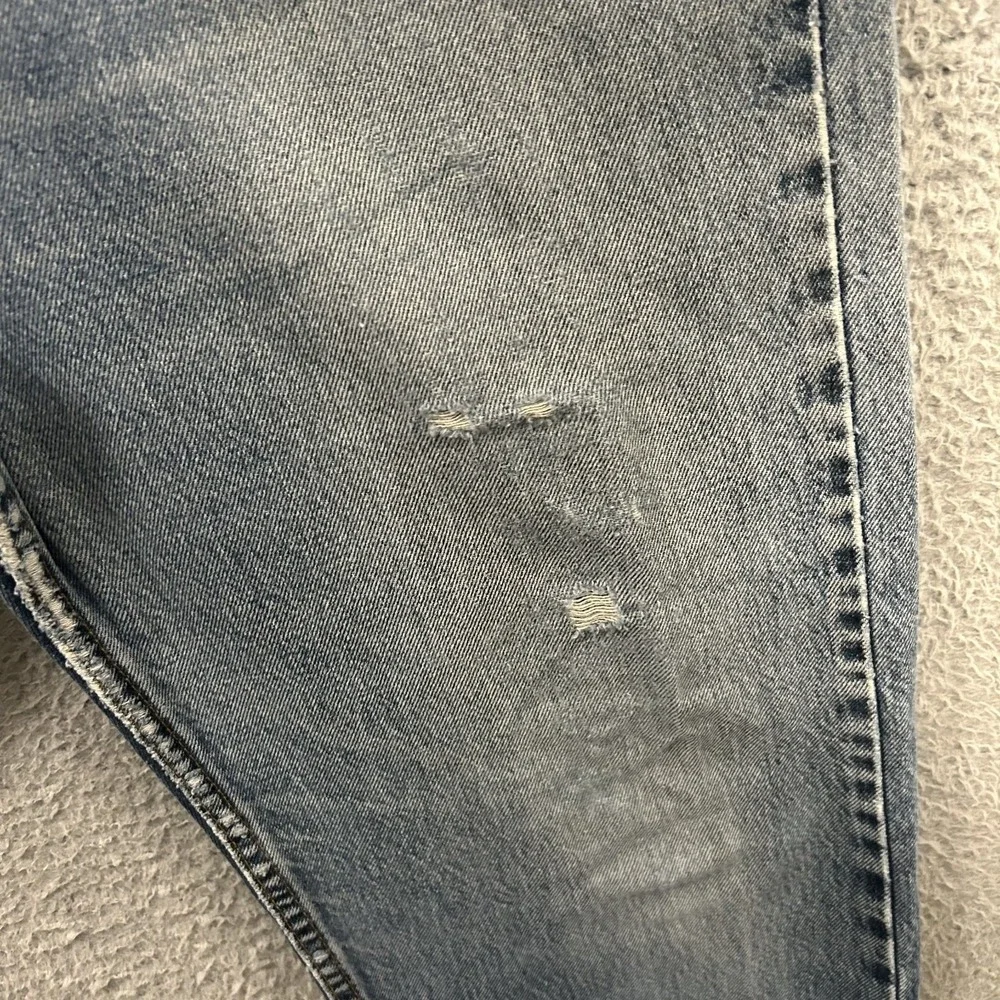 Levis free close
