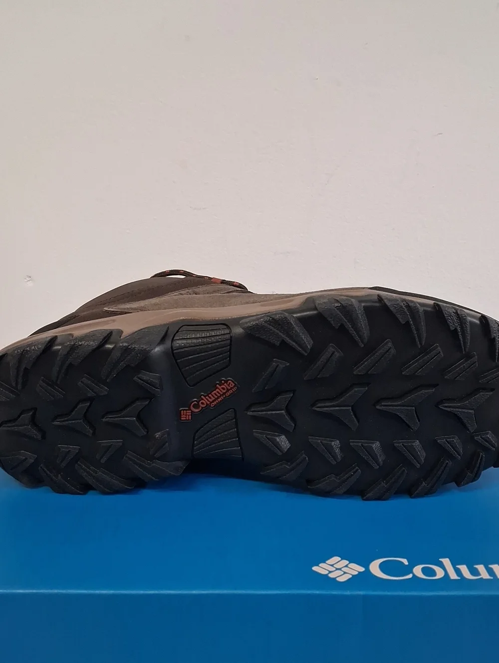 NWT Mens Columbia Outlander Crest Waterproof Boots