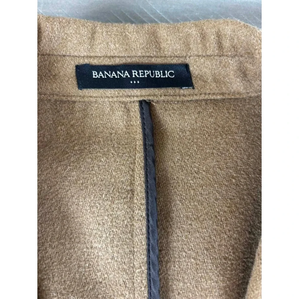 Banana Republic movement touch or