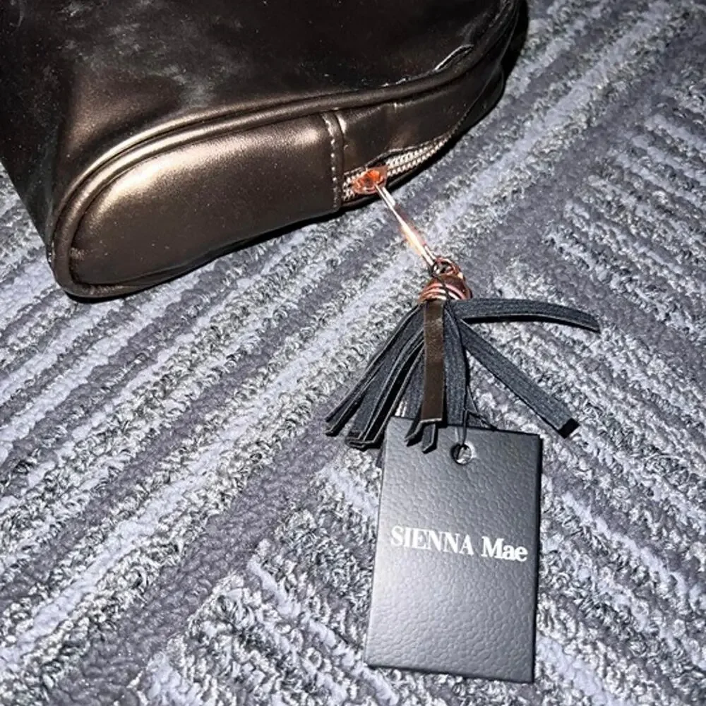 N/A chic travel