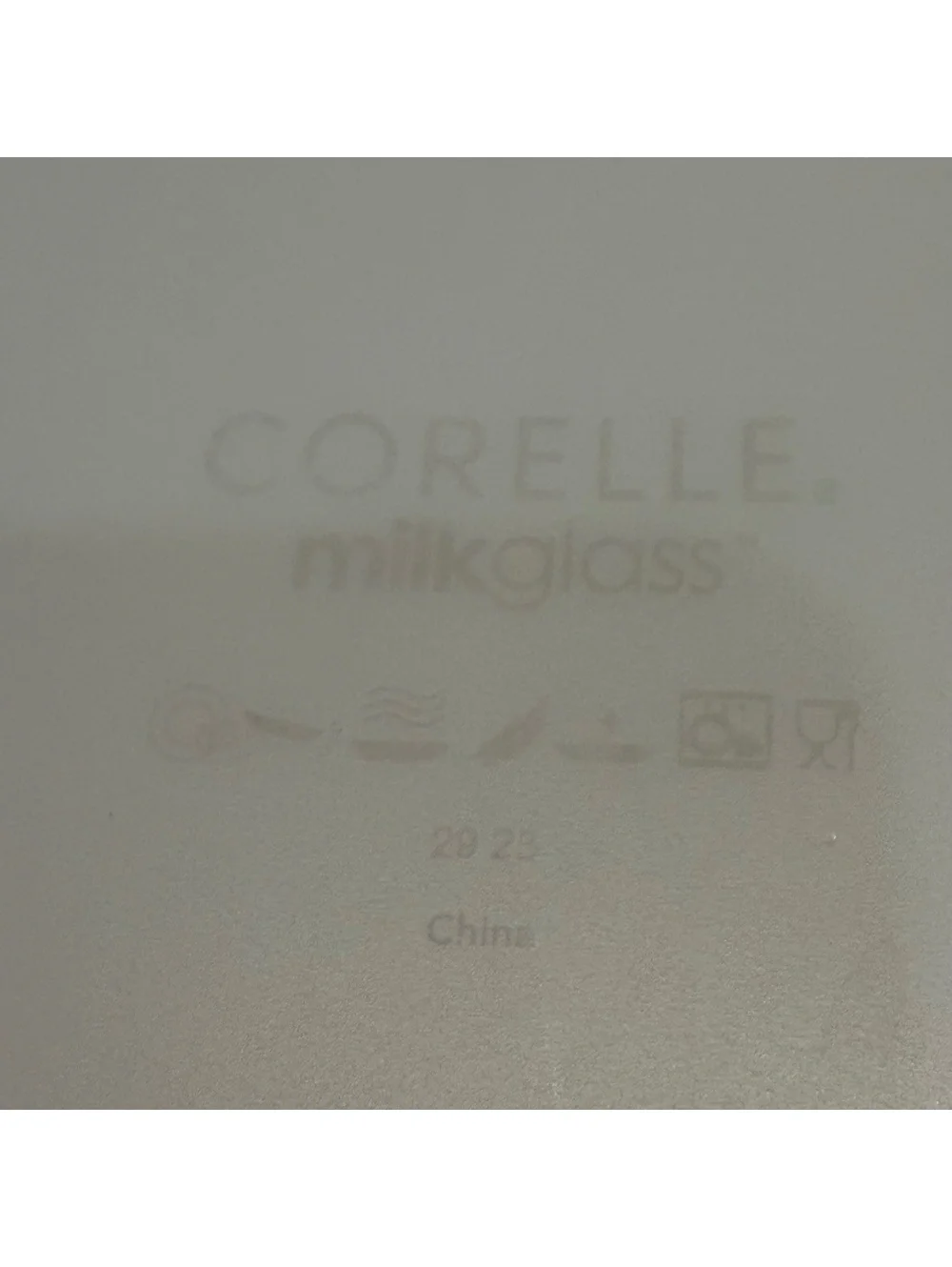 2 Corelle Everyday Expressions Milk Glass Dinner Plates 10.5