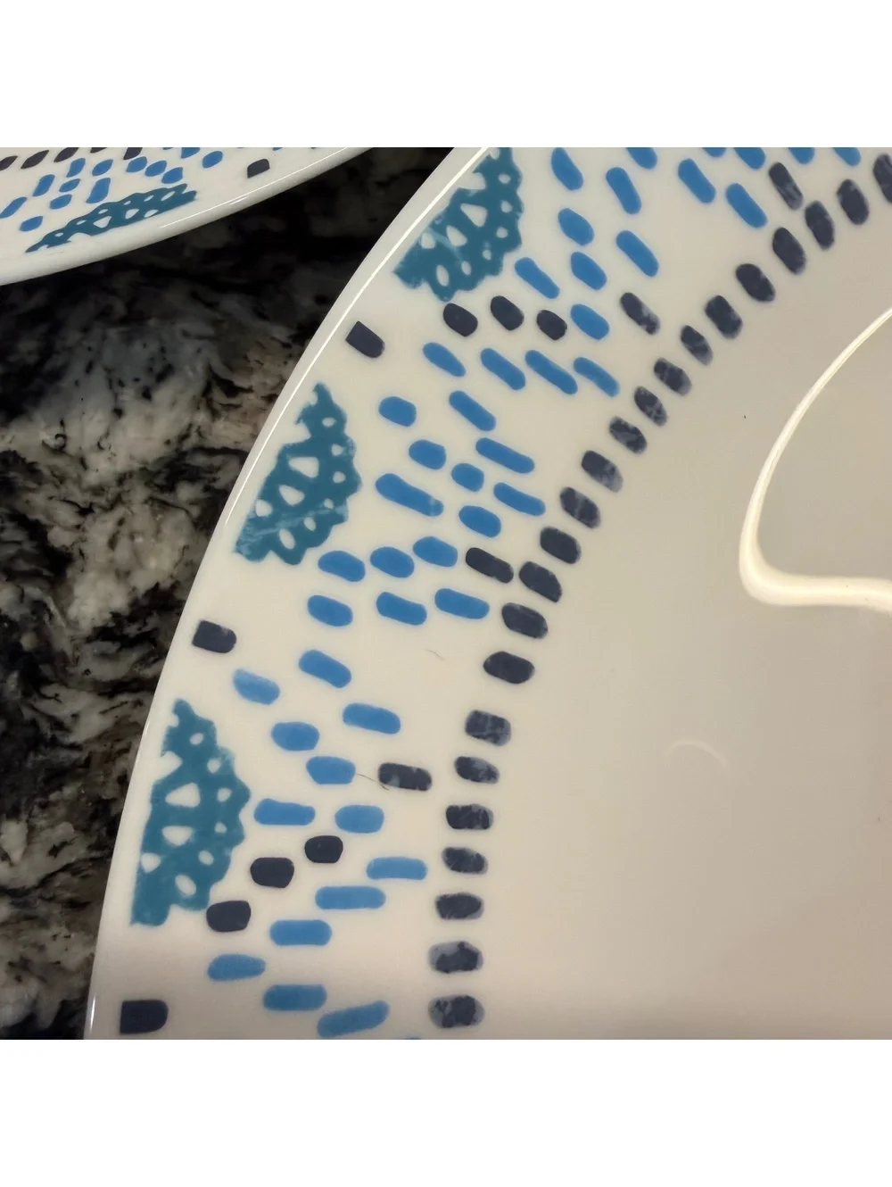 2 Corelle Everyday Expressions Milk Glass Dinner Plates 10.5