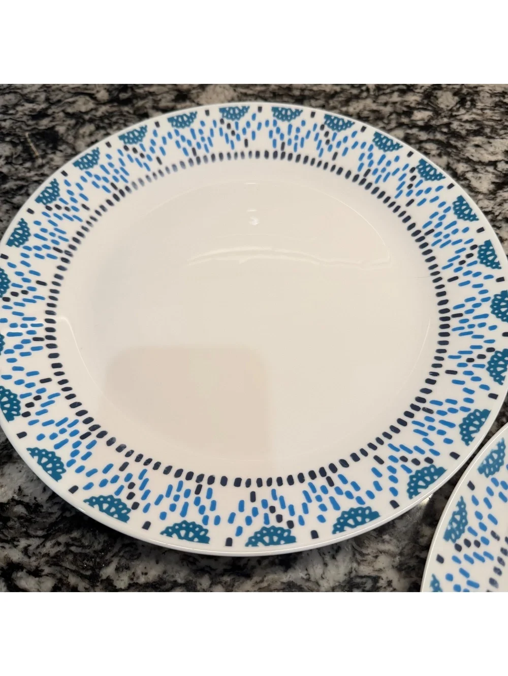 2 Corelle Everyday Expressions Milk Glass Dinner Plates 10.5