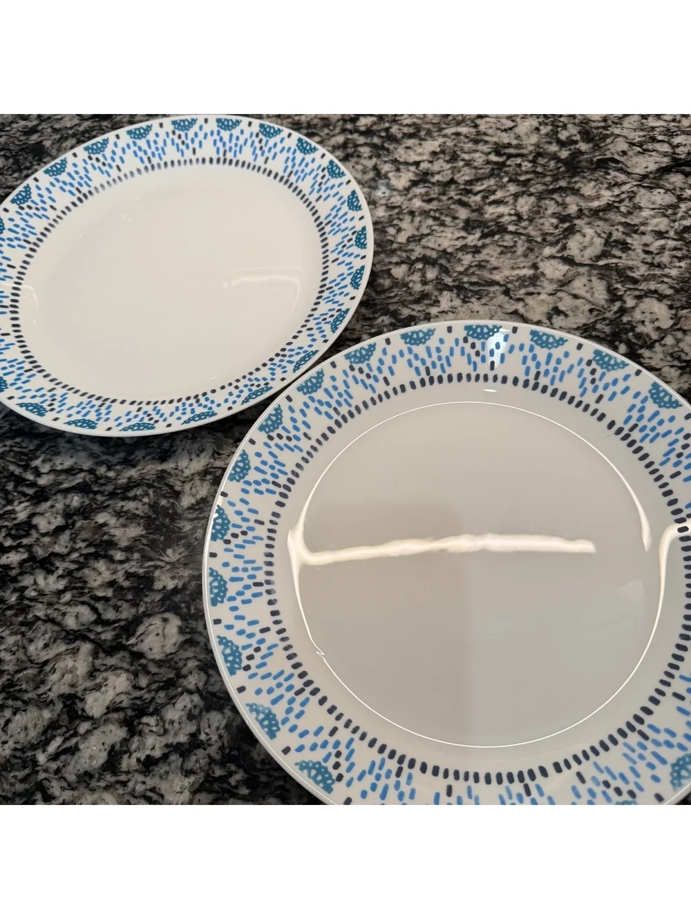 2 Corelle Everyday Expressions Milk Glass Dinner Plates 10.5