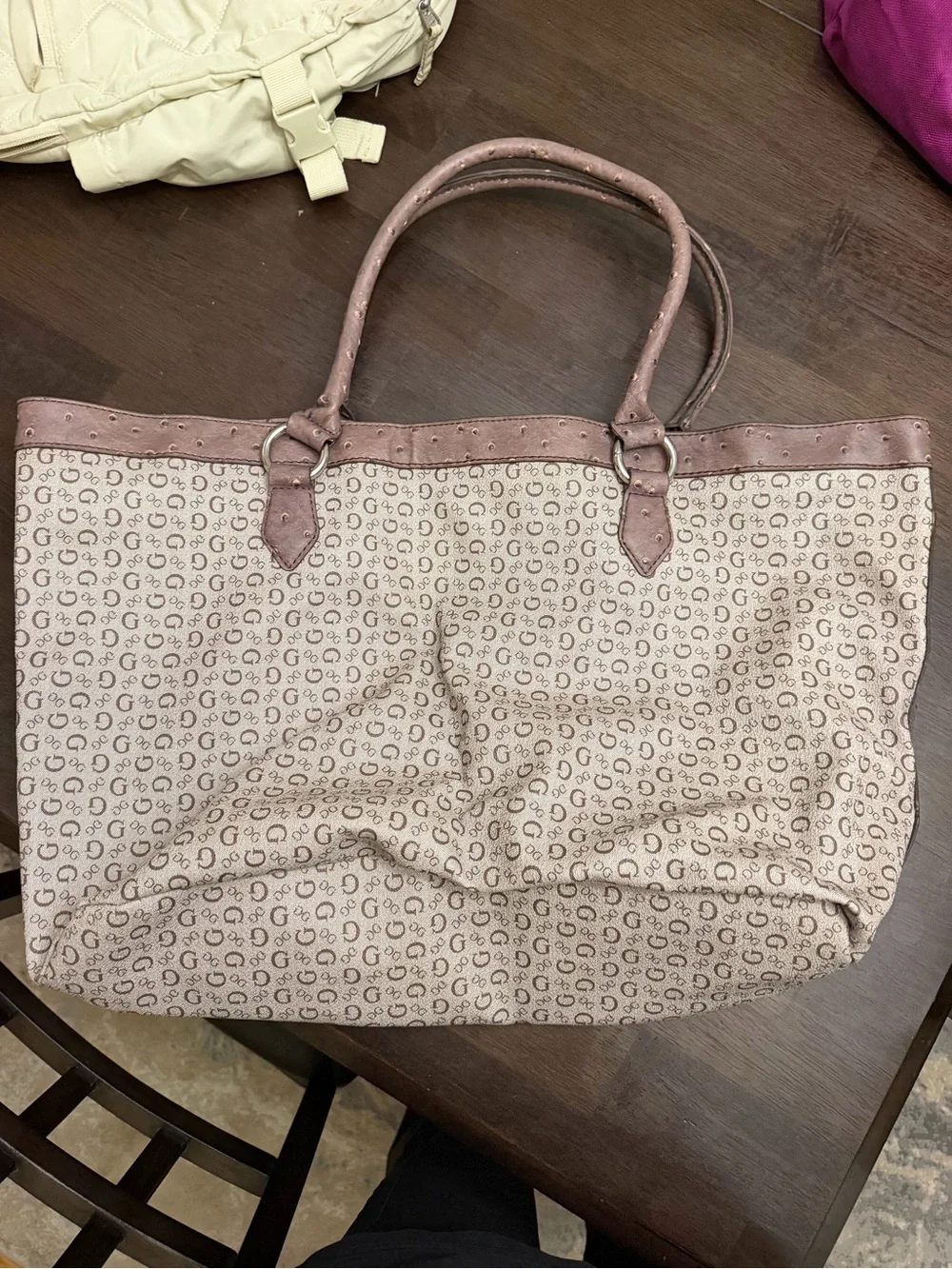 Guess spacious tote