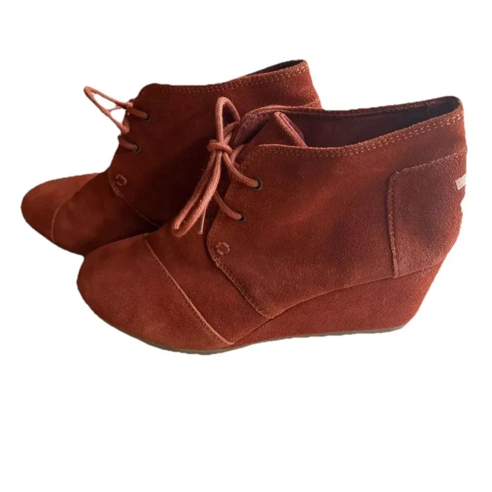 TOMS Kala Rust Brown Desert‎ Lace Up Wedge Heel Ankle Bootie Women's SIZE 8 EUC