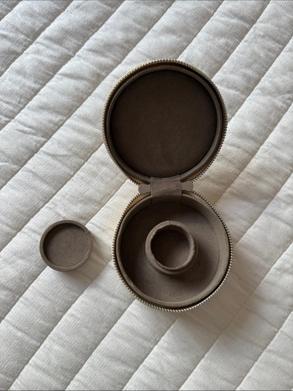 WOLF round beige