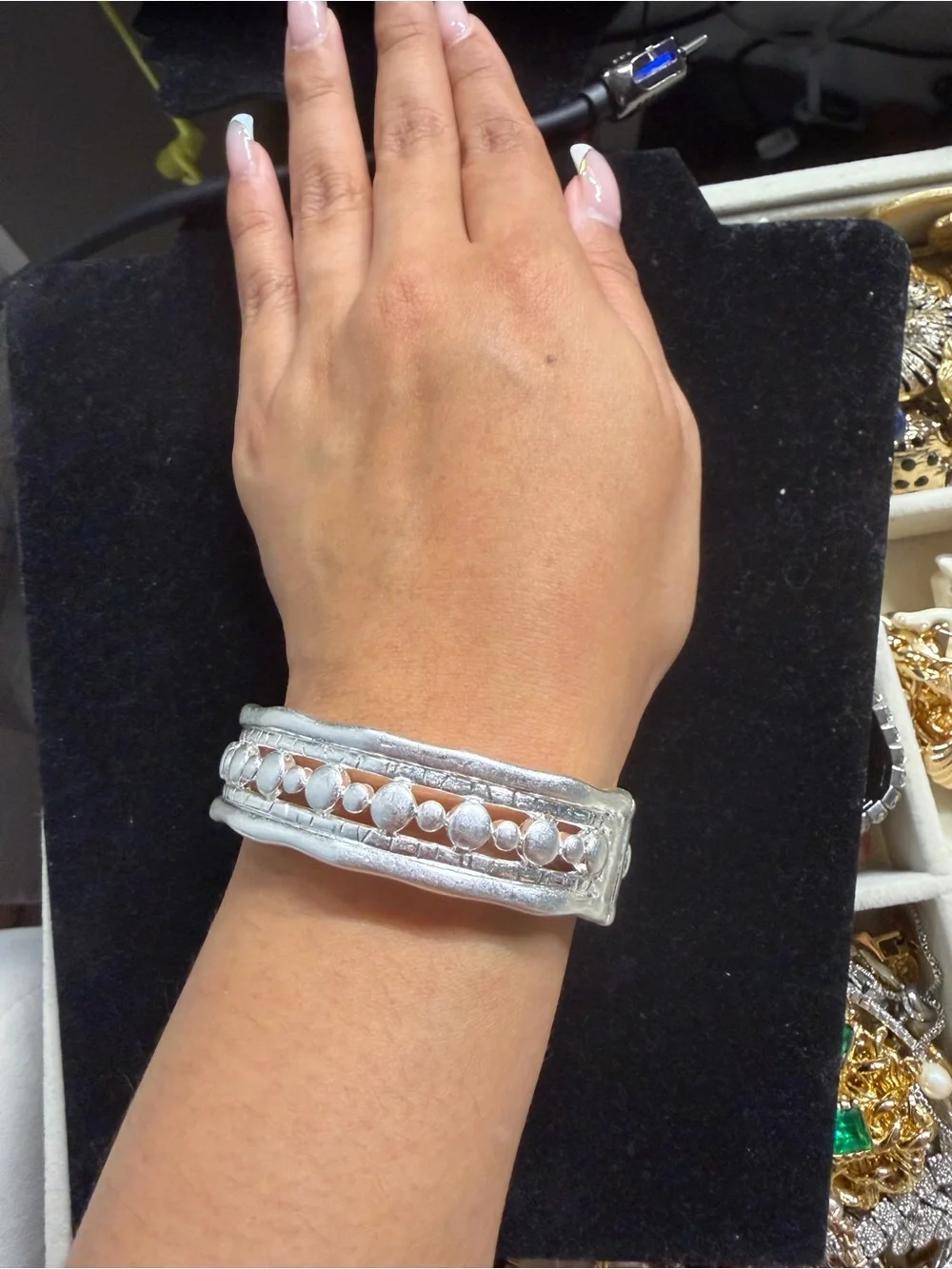 N/A stylish silver