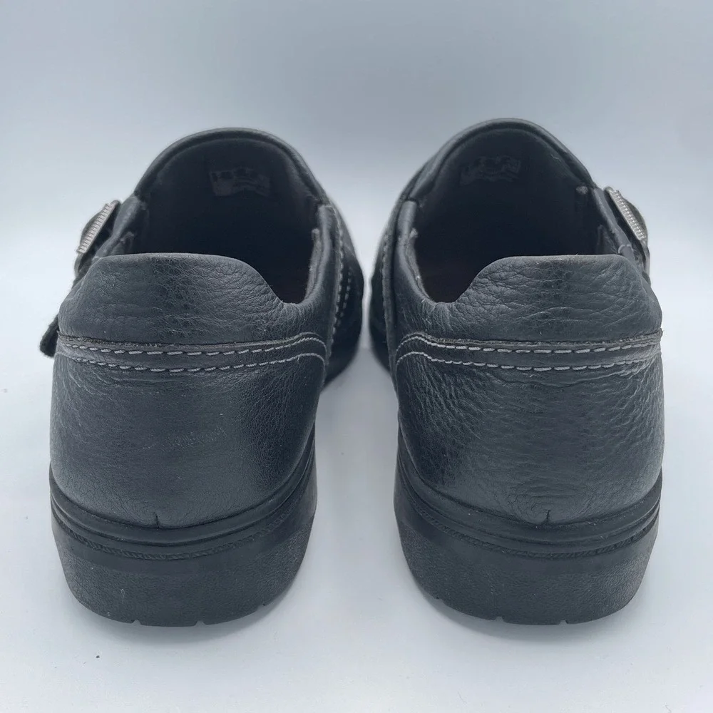 Clarks ensures pair