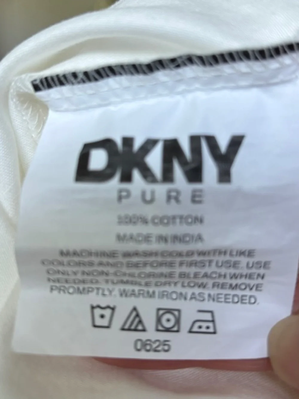 NWOT DKNY Pure King 4 pc Sheet Set