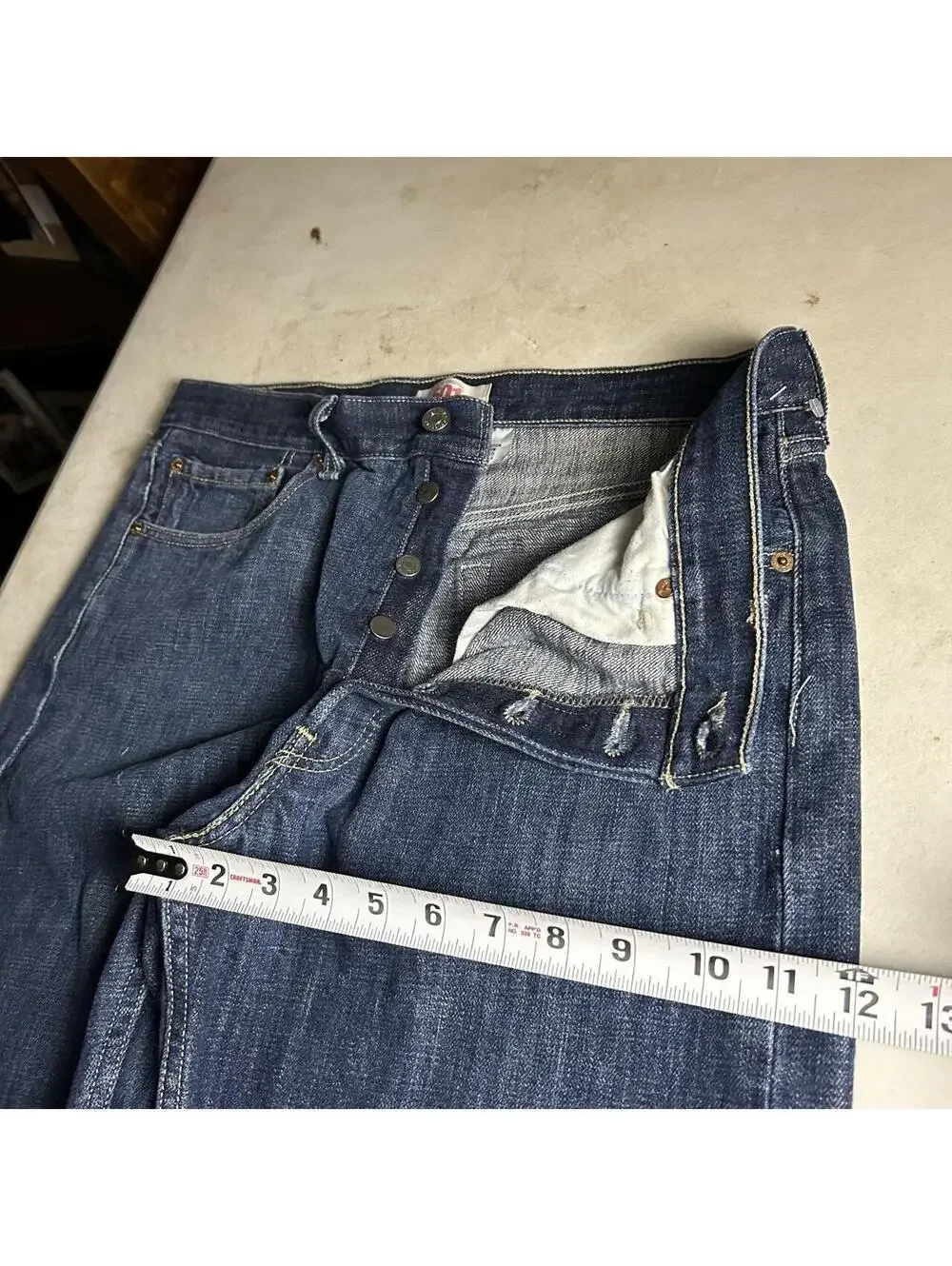 Levis measures 34x32