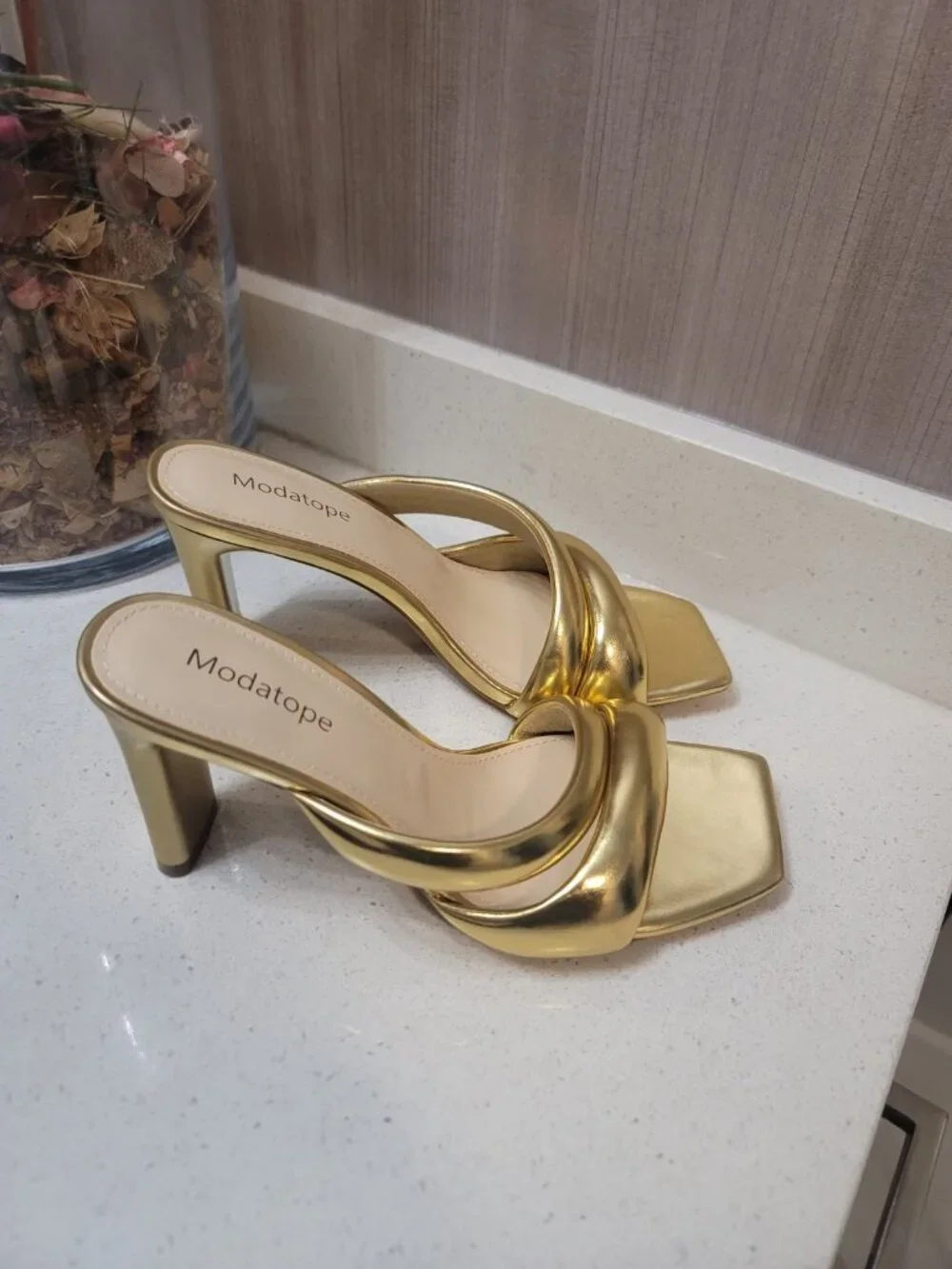 Modatope title heeled