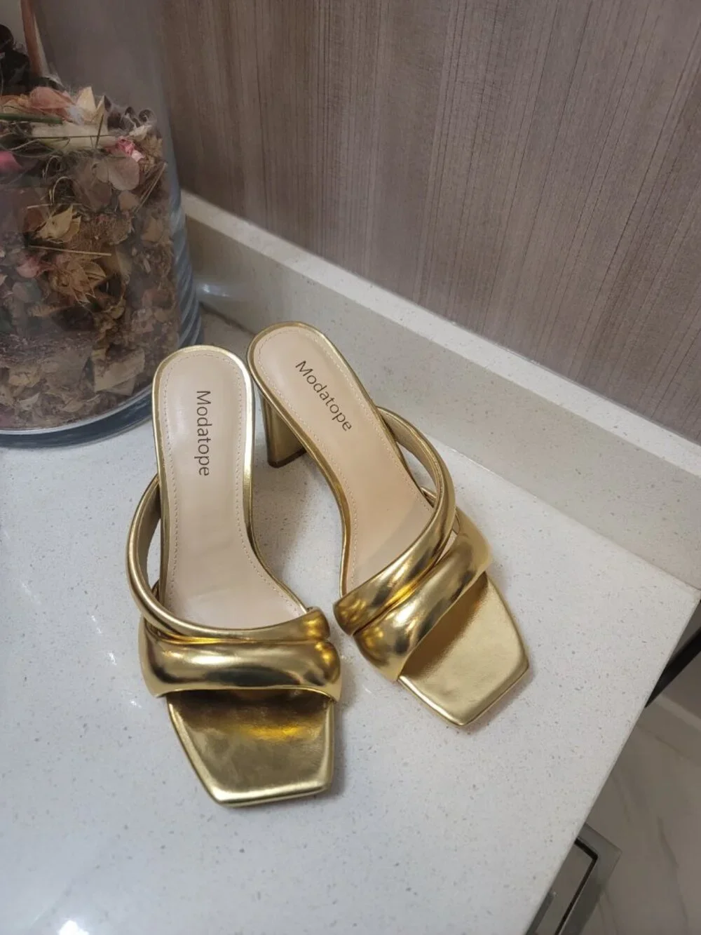 Modatope title heeled