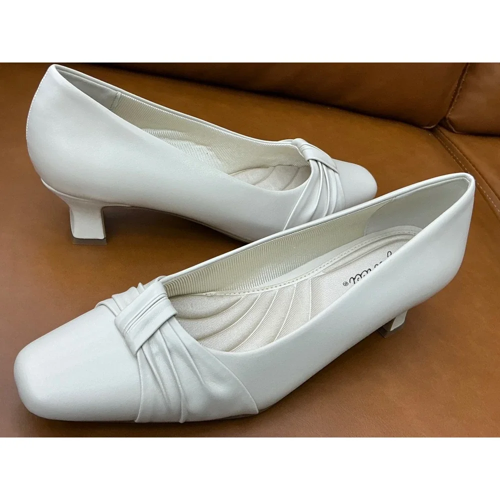 Easy Street Pumps Women 7M White Excellent Pleated Knot Square Toe‎ Kitten Heel